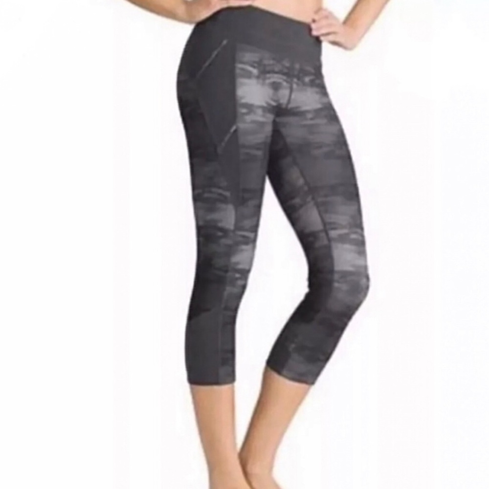 Athleta Flare Connect Cropped Leggings Camo Print Grey Black XXS